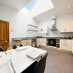 Clifton Spacious 3 Bed & Parking - Simplycheckin דירה בריסטול
