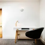 Clifton Spacious 3 Bed & Parking - Simplycheckin *