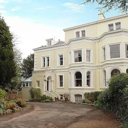Clifton Spacious 3 Bed & Parking - Simplycheckin *