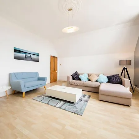 Clifton Spacious 3 Bed Apt&parking - Simplycheckin