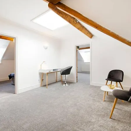 Clifton Spacious 3 Bed Apt&parking-simply Check In