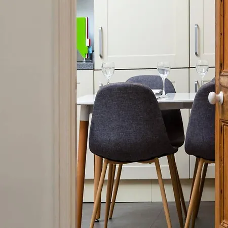 Clifton Spacious 3 Bed & Parking - Simplycheckin Apartmán