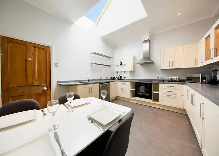 Clifton Spacious 3 Bed & Parking - Simplycheckin Апартаменти Бристоль