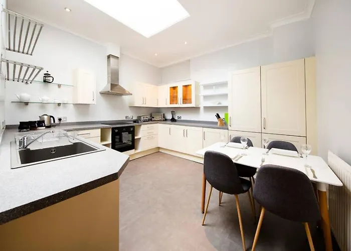 Clifton Spacious 3 Bed & Parking - Simplycheckin Бристоль