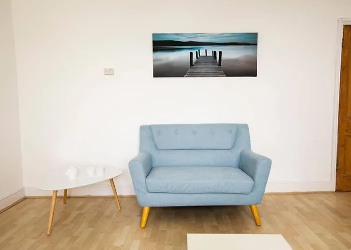 Clifton Spacious 3 Bed & Parking - Simplycheckin