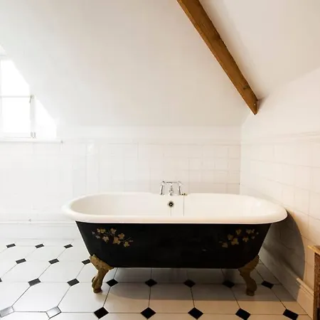 Clifton Spacious 3 Bed & Parking - Simplycheckin