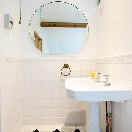 Clifton Spacious 3 Bed & Parking - Simplycheckin ブリストル