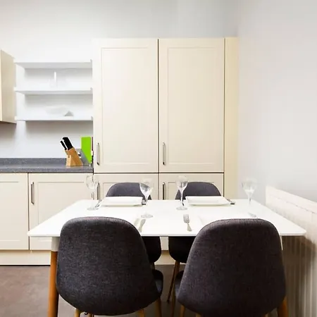 Clifton Spacious 3 Bed & Parking - Simplycheckin Apartmán *