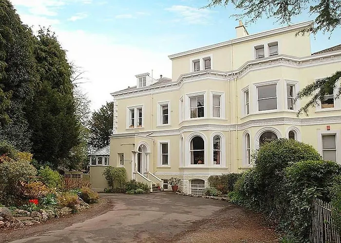 Clifton Spacious 3 Bed & Parking - Simplycheckin *