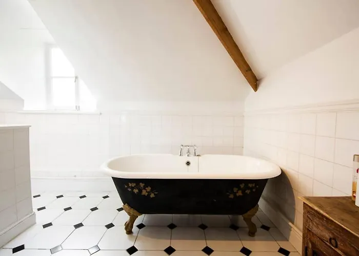 Clifton Spacious 3 Bed & Parking - Simplycheckin