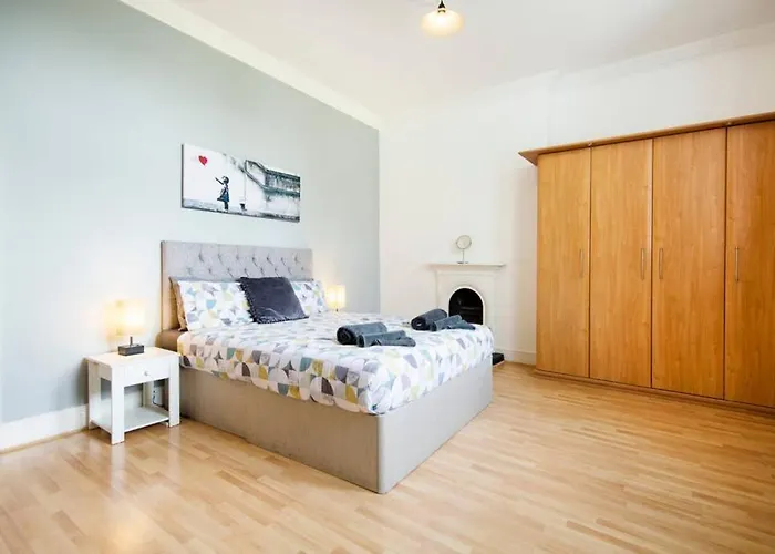 Διαμέρισμα Clifton Spacious 3 Bed & Parking - Simplycheckin Μπρίστολ